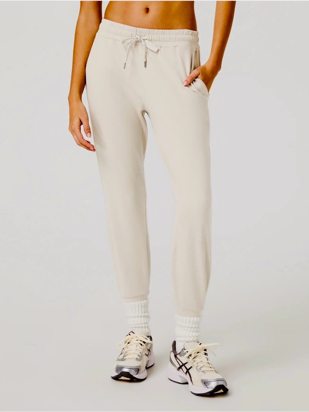 Vuori Performance Joggers in Ecru Heather - Small